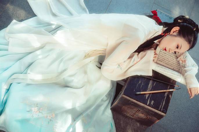 lolita 最潮换装秀?汉服,旗袍、jk,lolita,在这里你想穿什么穿什么