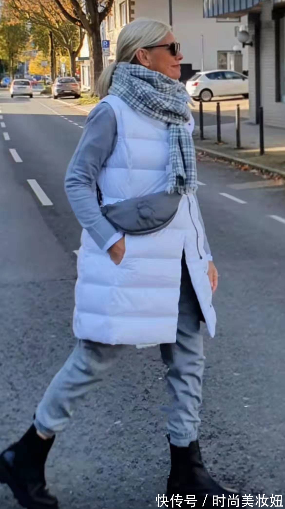 这位60岁老人太会穿了,简约大气又洋气,靠穿搭年轻了10岁