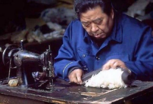  收购|为啥有人会高价收购70年代的缝纫机？7旬老裁缝偷偷告诉你实话