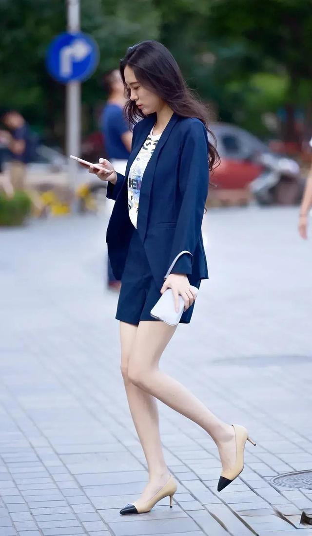 牛仔|简约易搭的包臀裙增添时尚色彩,展示最美好的风采,自由大气