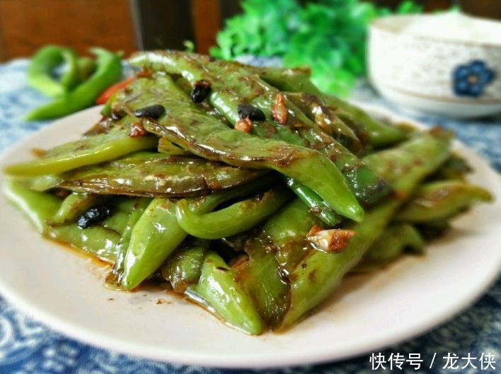 舒坦|青椒这样做,比所有蔬菜都美味,几个青椒下两碗米饭,酸辣爽舒坦