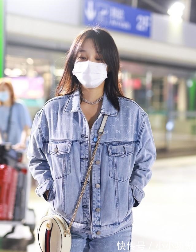 版型 运动款、牛仔款套装应有尽有,穿搭很有一套,魅力十足!