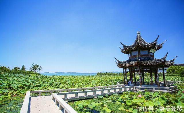 顶楼|这家民宿自带大院子，还有一间特色红木雕花套房，顶楼透明观景阳台视野开阔