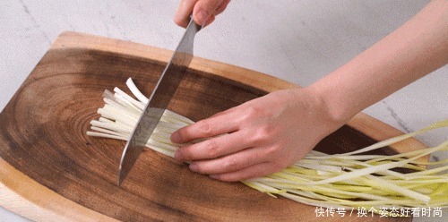 香绝|秒杀餐馆的好方子!上锅一焖香绝了,软糯超下饭!