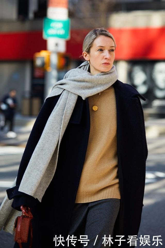 为什么别人戴围巾很洋气,你戴就像“大妈”,这些搭配技巧请收好