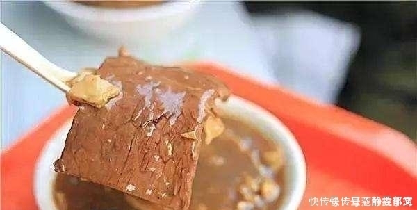 这脏兮兮的食物,是国内知名小吃,外地人吃不惯,本地人离不开!