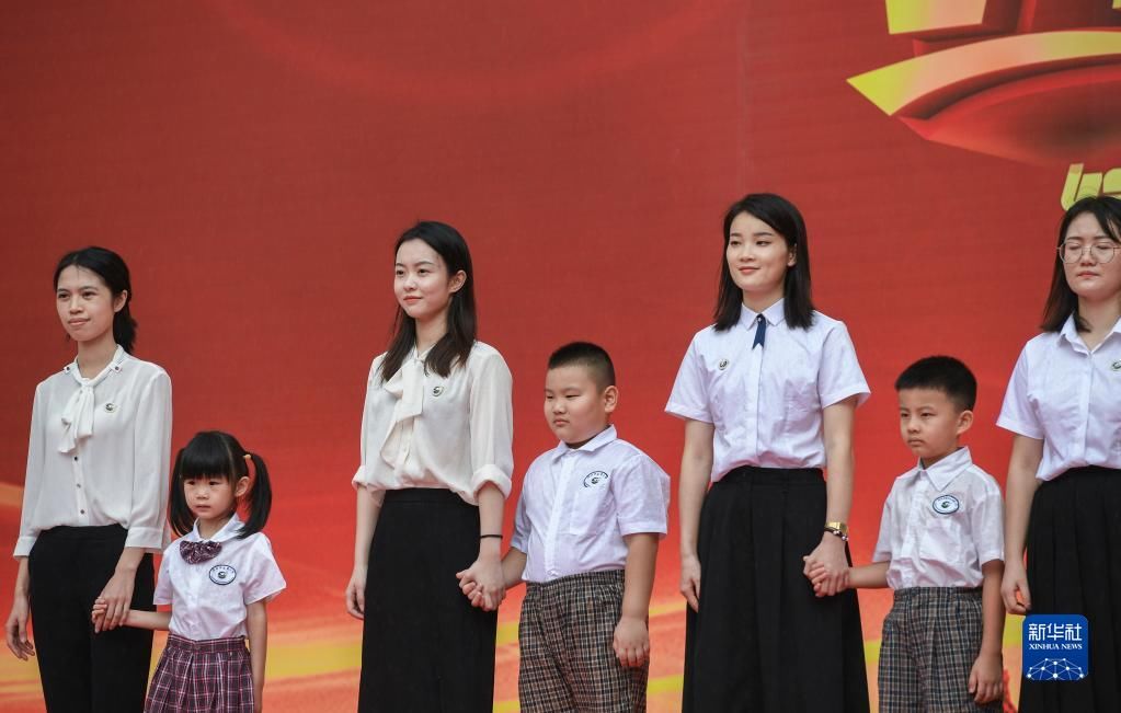 深圳市福田区南园小学|小朋友，你们的“萌新”港青老师正式上线啦