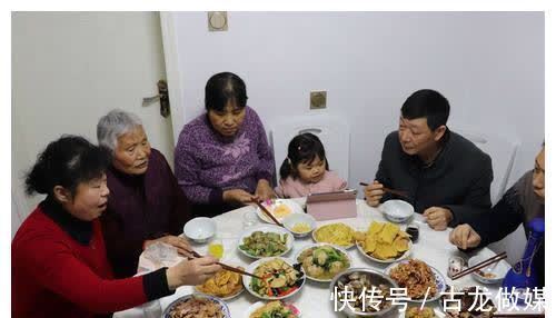 常回家看看|孩子是“假孝顺”还是真孝顺,看4件事情就知道了,父母别宠错人