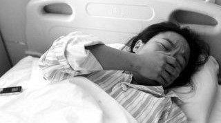 肚子|四胞胎孕妈38周还不生,婆婆含泪阻止手术,医生剖开肚子吓晕了