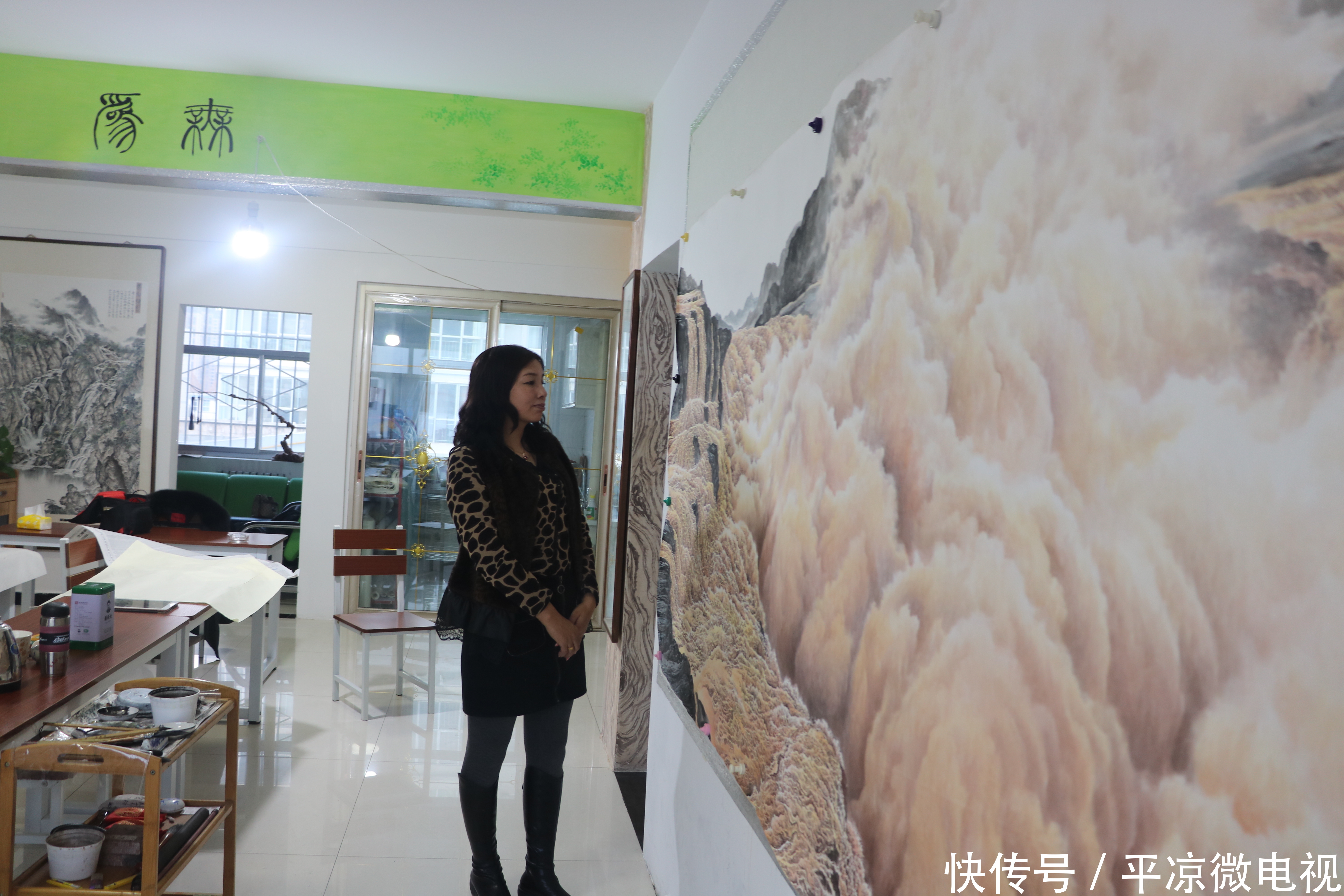 刘雪琴女士山水画深得陈泊清老师手授口传之下进步很快