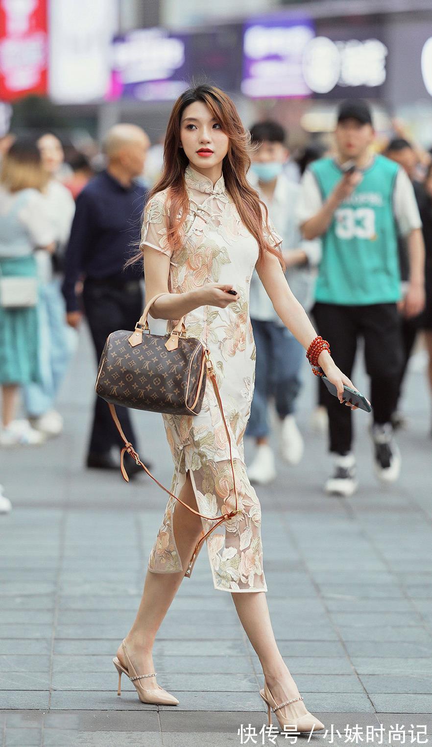 改良款|30岁女人穿改良款旗袍,搭配尖头细跟鞋,比同龄人更美更优雅