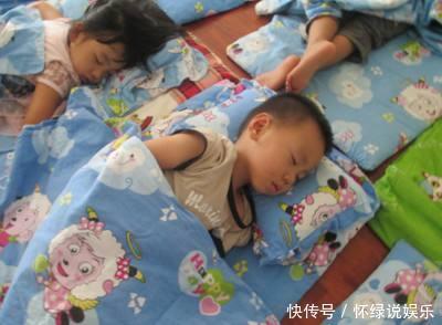 午睡|探望完幼儿园午睡场景后,告诫各位宝妈别再给孩子买这样的衣服!