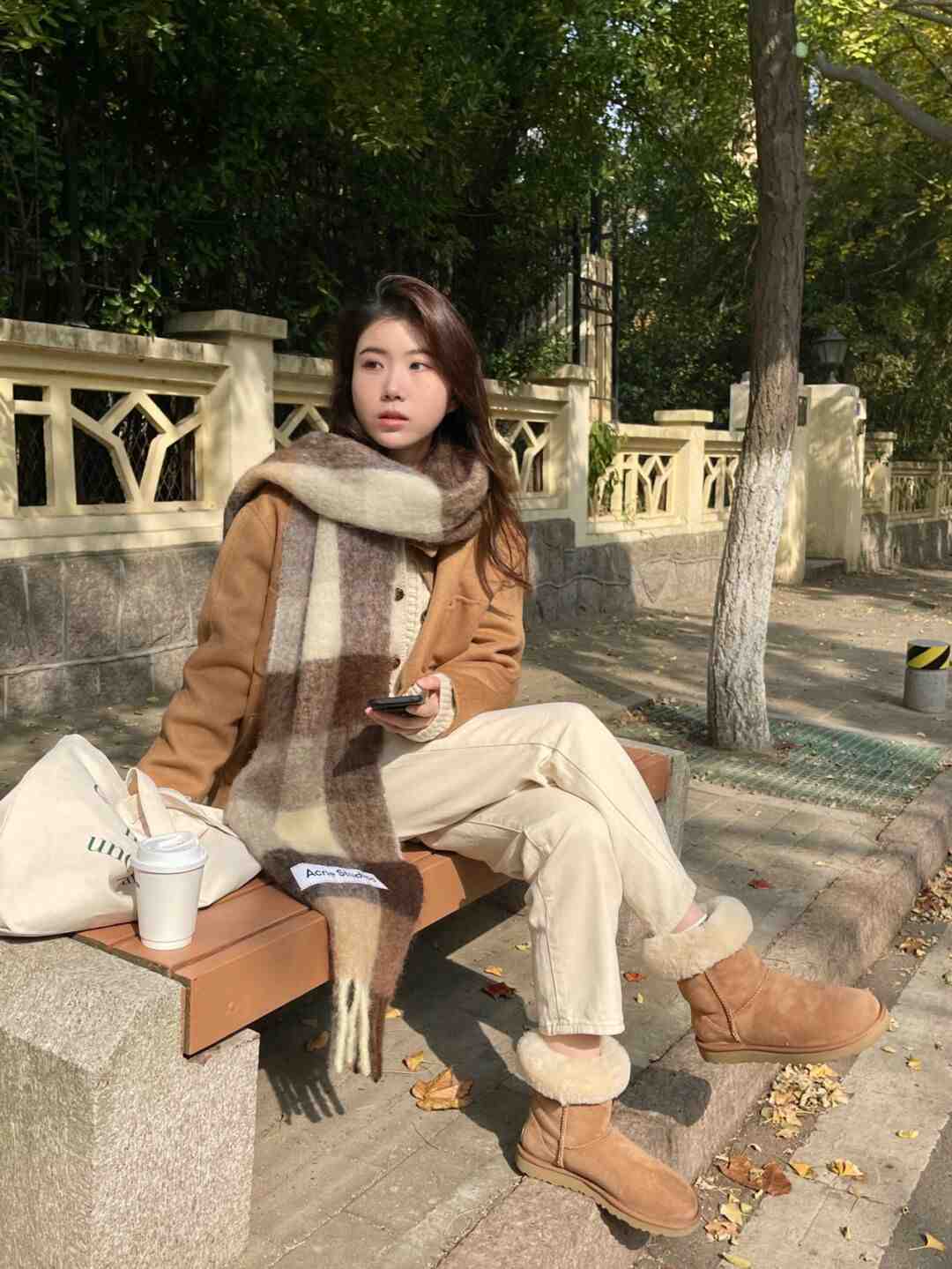 搭配 想要把基础驼色穿出高级感,一定要用它这几种配色,效果超级赞