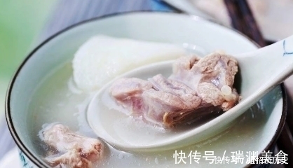 炖羊肉时,记得加入“白橙黄”,汤汁鲜香清亮,羊肉鲜嫩无膻味!