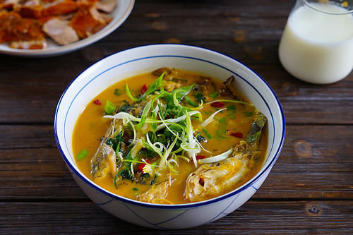 黄辣丁|老公过生日，只有简单的几道菜，网友：过日子，自己舒服就好