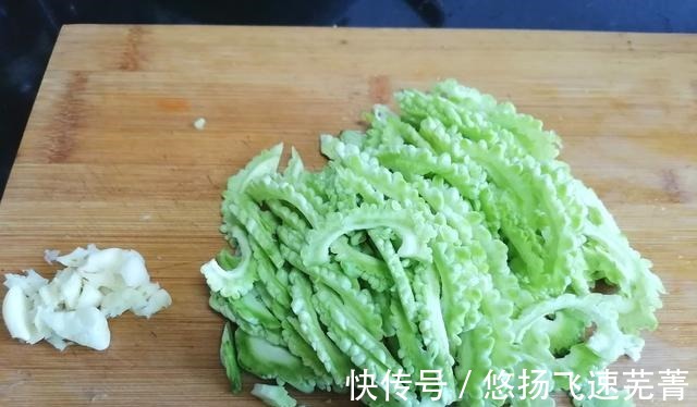开胃|夏天要多吃苦瓜,教你简单的做法,好吃又开胃!