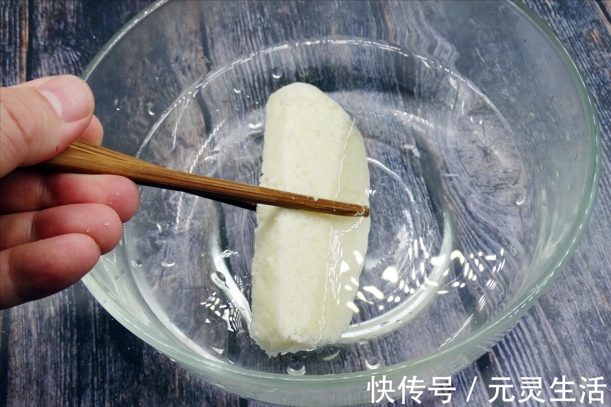 盐水|炸馒头片直接裹蛋液难怪吃着很油腻，多加1步，外酥里嫩不吸油