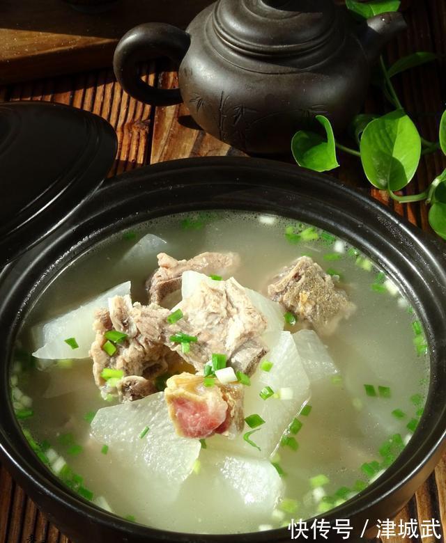 白萝卜|炖这道汤给家人喝,鲜美营养,应季而食