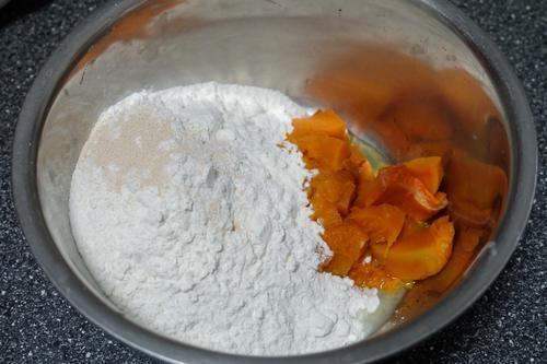 面团|轻松营养的早餐，不加一滴水的南瓜千层饼，松软可口太好吃