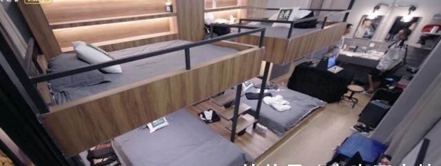 男流明星成普信男,陈小春参加节目变大爷,言承旭张云龙深情对视