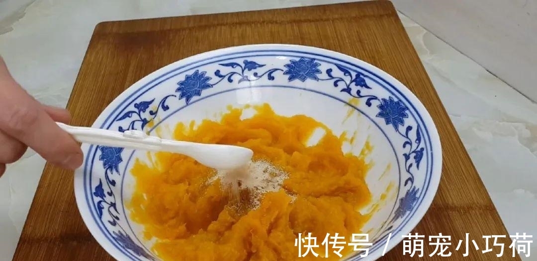 保鲜膜|1个红薯，3勺面粉，不用一滴水，做出创意小吃，保证孩子天天嚷着吃