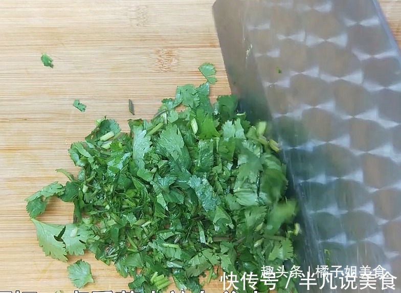 丸子的新做法，我们全家都吃撑了，又香又鲜，比韭菜丸子还要香