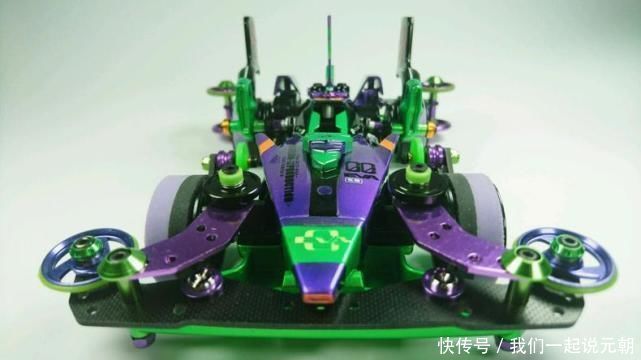 移植|模玩控:没电后跑到“更快”?EVA初号机样式四驱车模型