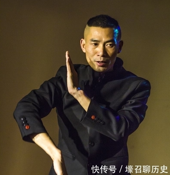 咏春拳|浅谈陈华顺实战能力,200斤米包随手抓提,8人之力不敌其拇指