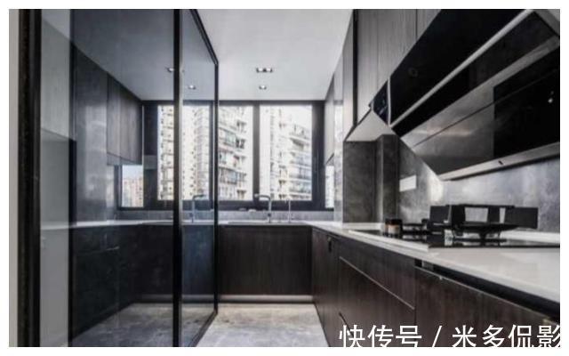 电视|160平的大户型，客厅不装电视墙，智能门隔断，住多久都实用漂亮