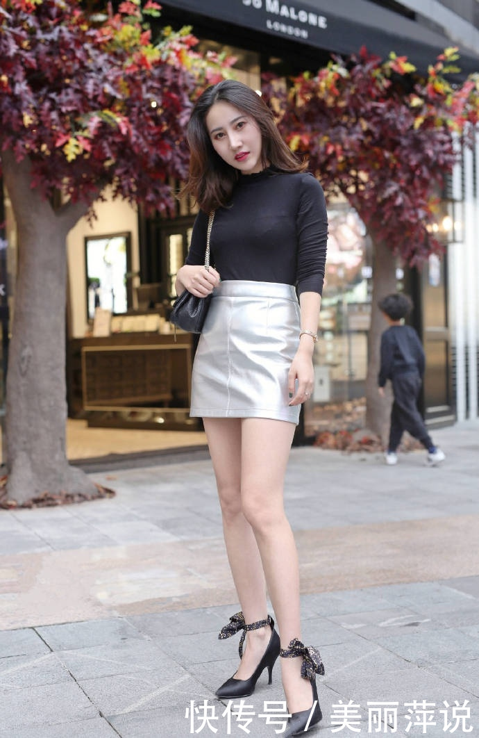 穿出|美女街拍露腿搭配依旧那么受欢迎,小姐姐们穿出的好身材让人羡慕