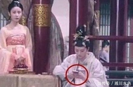 |影视剧中的搞笑穿帮镜头,看一遍笑一次,导演故意的?