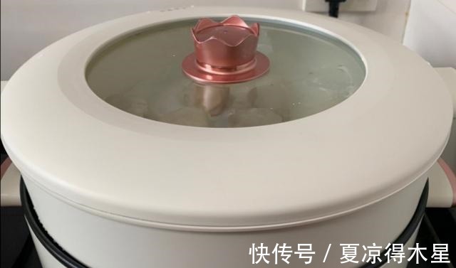 用馄饨皮就能做包子，不需要发面，皮薄还好吃，特别省时哦！