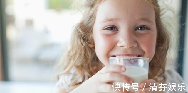 孩子|兄妹俩人一个每天吃钙片,一个每天喝牛奶,三年后差距显而易见