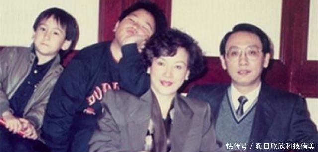 窗帘|农村穷小子,靠卖窗帘年赚5亿,却英年早逝,留下800套房产