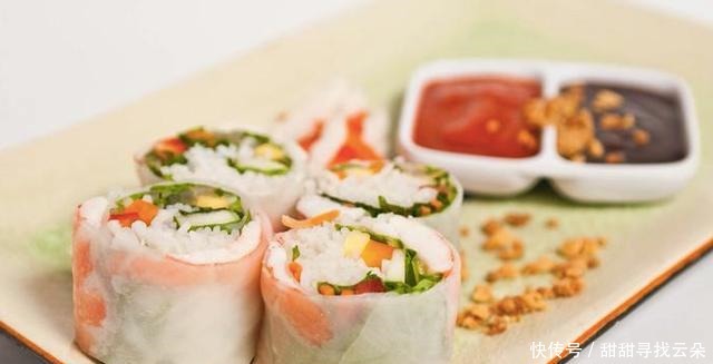 7种春卷家常做法,卷一卷就搞定,一口吃下太满足,家里孩子抢着吃!