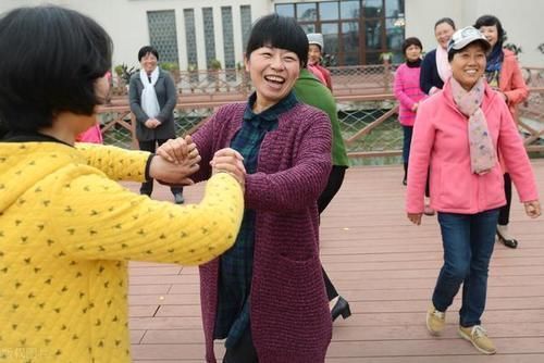 男生|男生上了50岁,有“1件事”,比运动和饮食重要,做好有益长寿