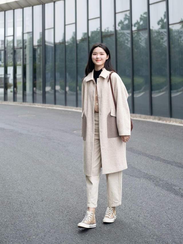 穿搭|秋天不知道该穿什么外套?这4件风衣就够了,适合30岁的女人借鉴