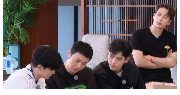 《跑男》沦为“棋子”?团队只剩4个人,导演果断抛弃录制新综艺