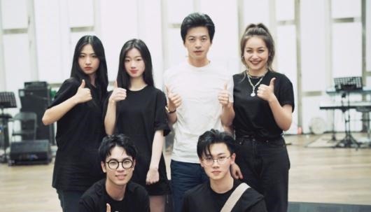 《好聲音》開播至今，單依純?yōu)楹慰偸桥^發(fā)對比舊照我明白了！