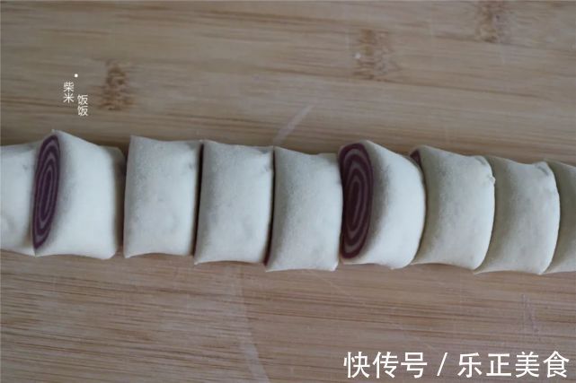 孩子|晚上蒸一锅，早餐热一下就上桌，又软又甜，大人省事孩子喜欢