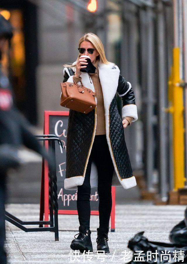 贵妇|尼基希尔顿穿格纹翻领大衣漫步街头, 风度翩翩, 像个漂亮的贵妇