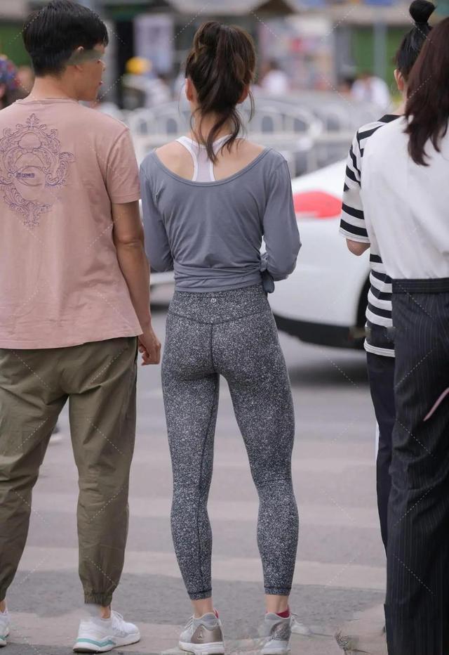 包臀裙 四月不减肥,七月徒伤悲,瑜伽裤还是要这样穿,减肥更有动力