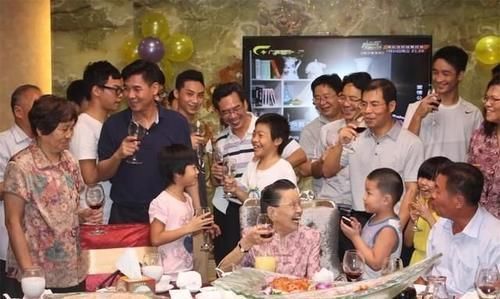 父母|从血缘关系上,谁才是我们最亲的人?父母?兄妹?答案你想不到!