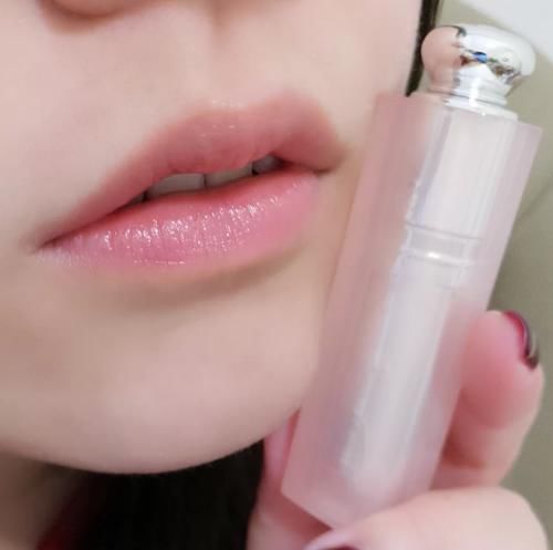 质地|不化妆也能拥有好气色,这5支口红轻松提亮肤色,素颜也能涂