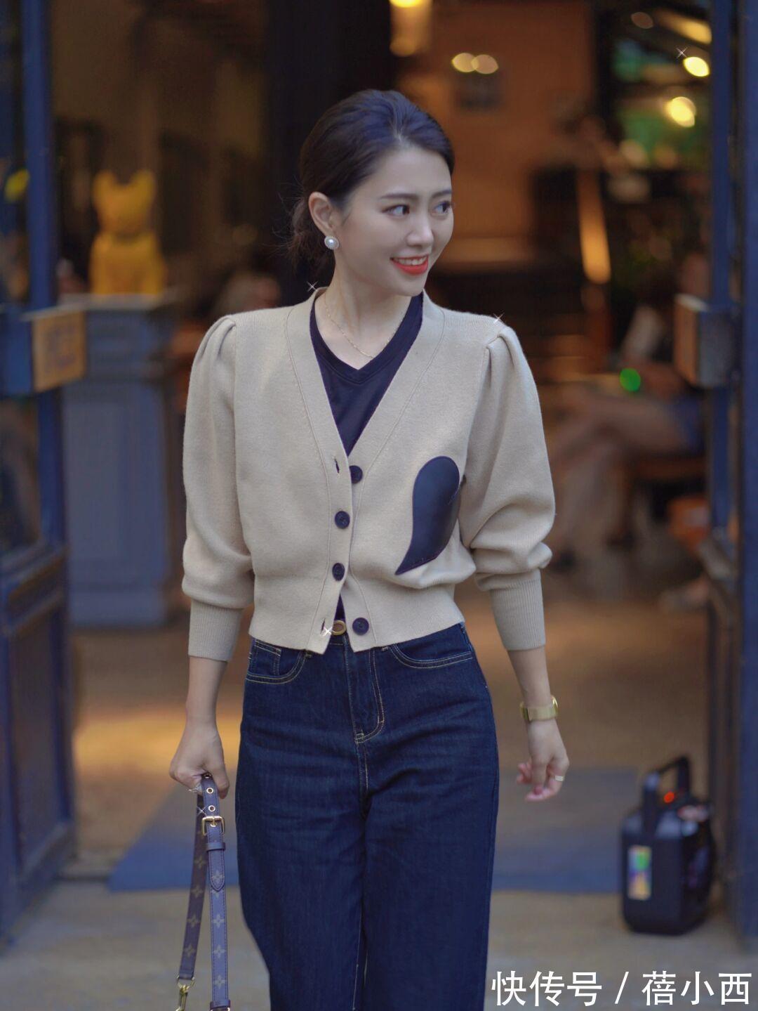 开衫|奔三奔四的女人会穿“毛衣”更时尚,搭配思路总结好了,值得借鉴