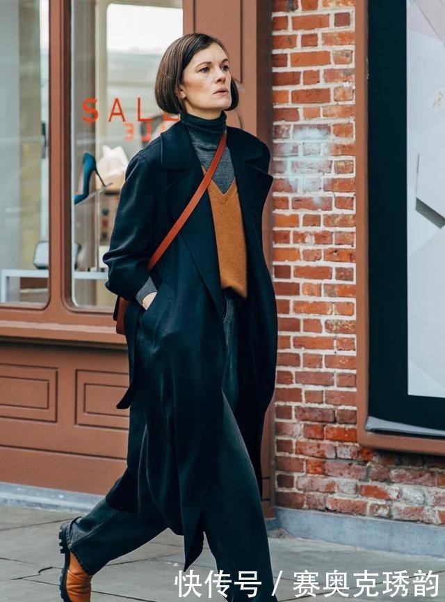 高级|毛衣下面不一定穿裤装,现在更加流行配“裙子”,高级不撞衫