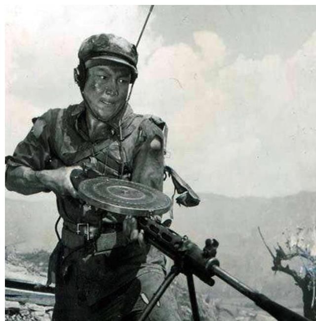 斯大林|斯大林拿志愿军当枪使，美国战史怒批：我们像狗一样找志愿军求和