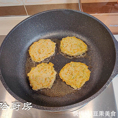 鸡肉饼|让食客踏破门槛的的蔬菜鸡肉饼做法，学会了你也能火