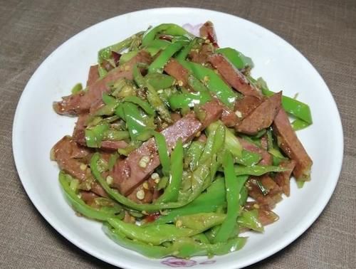 驴肉炒青椒怎么做好吃？三个窍门，鲜嫩可口美味下饭，简单又营养