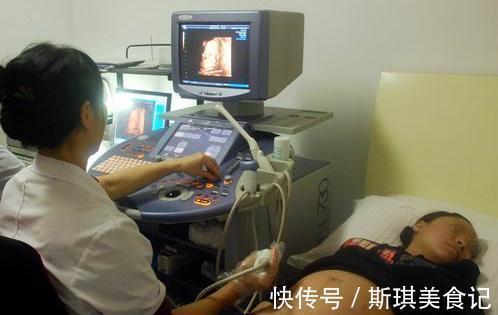 产科医生|怀孕11个月还不生,医生强行剖腹产让娃出生后,孕妈:我俩离婚吧